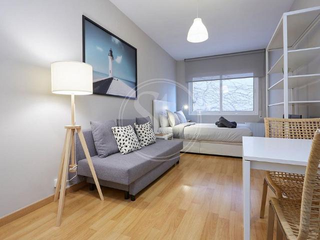 Estudio en alquiler en calle De Saragossa, Barcelona, de 25 m² por 1.150