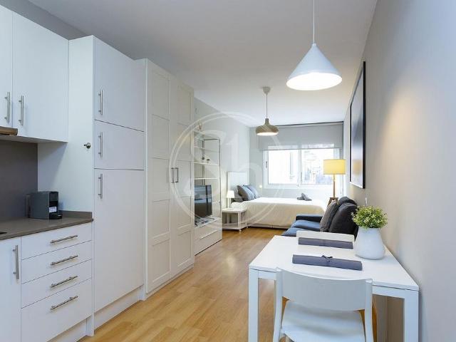 Estudio en alquiler en calle De Saragossa, Barcelona, de 27 m² por 1.200