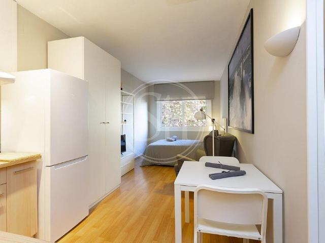 Estudio en alquiler en calle De Saragossa, Barcelona, de 33 m² por 1.150
