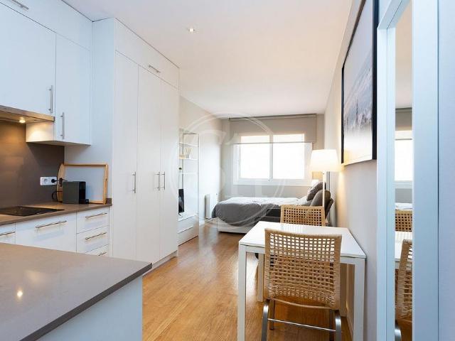 Estudio en alquiler en calle De Saragossa, Barcelona, de 33 m² por 1.195