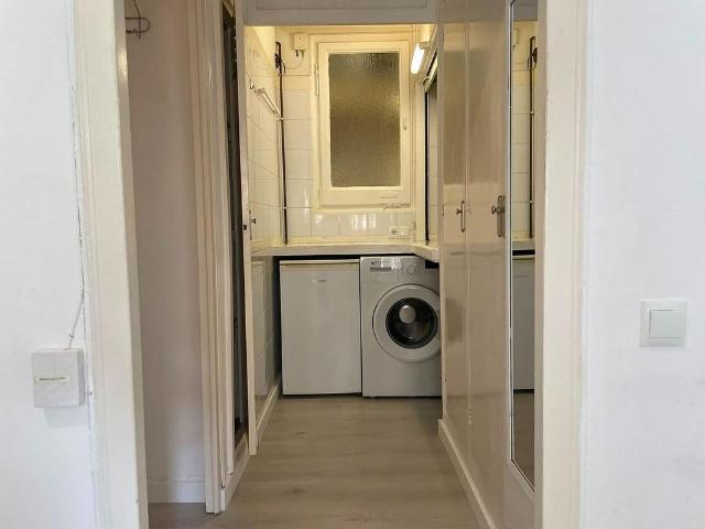 Estudio en alquiler en calle De Sèneca, Barcelona, de 24 m² por 908