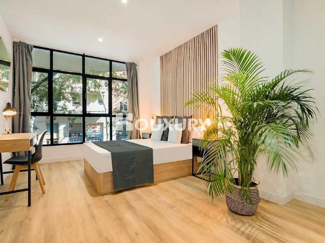 Estudio en alquiler en calle De València, Barcelona, de 65 m² por 1.800