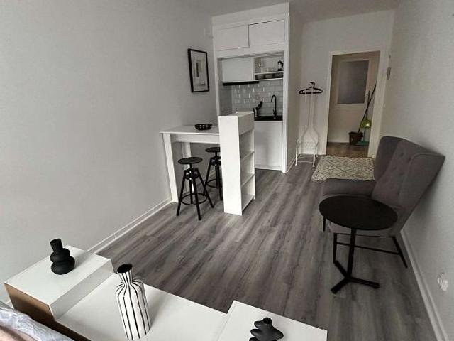 Estudio en alquiler en calle De Ventalló, Barcelona, de 26 m² por 1.200