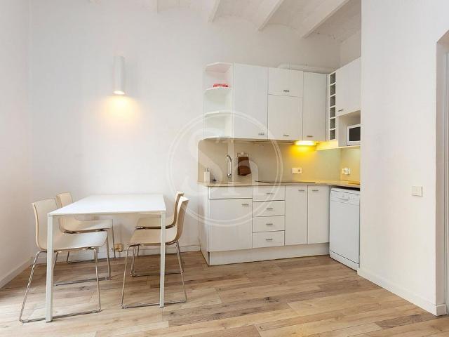 Estudio en alquiler en calle De Villarroel, Barcelona, de 35 m² por 1.250