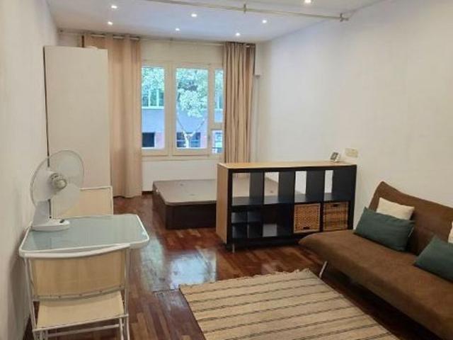 Estudio en alquiler en calle De Villarroel, Barcelona, de 40 m² por 1.150