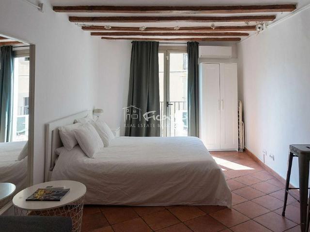 Estudio en alquiler en calle Dels Carders, Barcelona, de 33 m² por 888