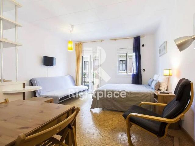 Estudio en alquiler en calle D'en Bot, Barcelona, de 38 m² por 1.157
