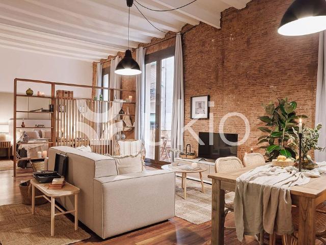 Estudio en alquiler en calle Pla de Palau, Barcelona, de 64 m² por 2.405