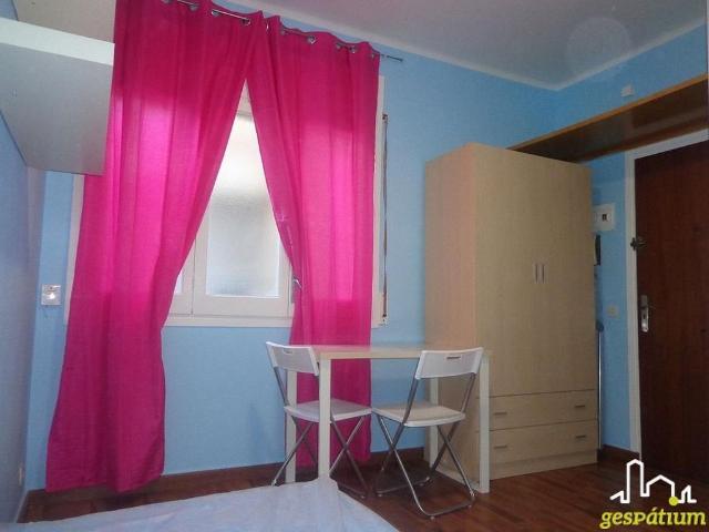 Estudio en alquiler en calle Vilafranca, Barcelona, de 20 m² por 730