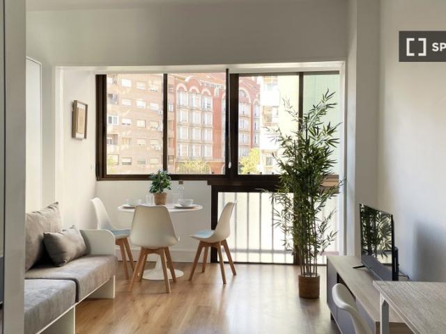 Estudio en alquiler en Castillejos, Madrid