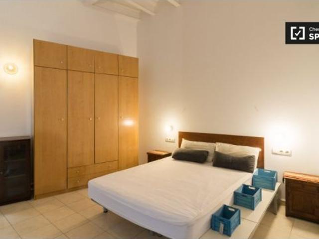 Estudio en alquiler en El Raval, Barcelona, gastos incluidos