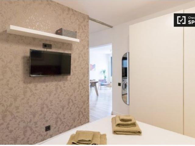 Estudio en alquiler en la Dreta de l' Eixample, gastos incluidos