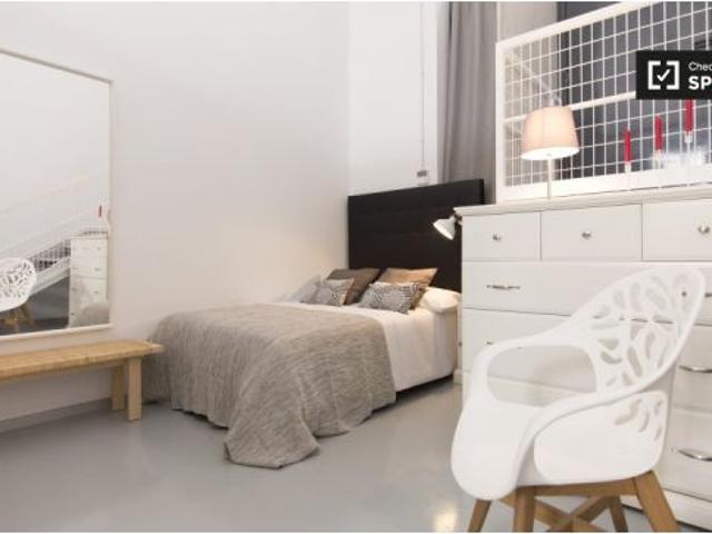 Estudio en alquiler en Pueblo Nuevo, solo profesionales