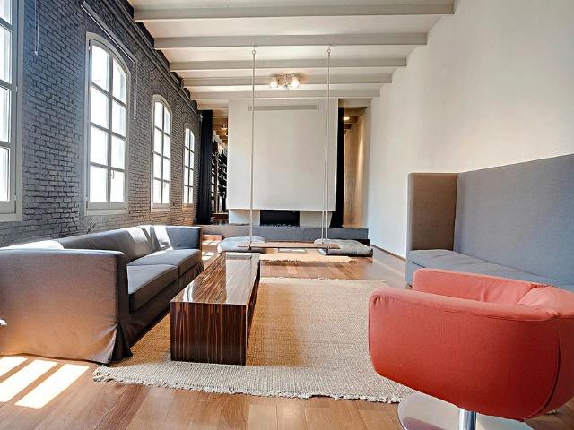 Estudio en alquiler en pasaje Sert, Barcelona, de 300 m² por 7.500