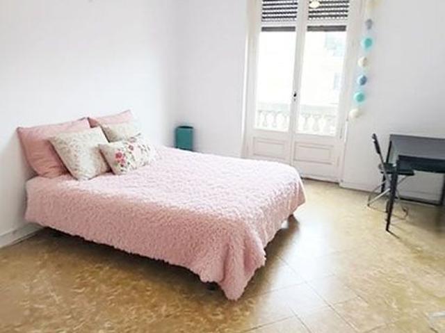 Estudio en alquiler en ronda De la Universitat, Barcelona, de 25 m² por 800