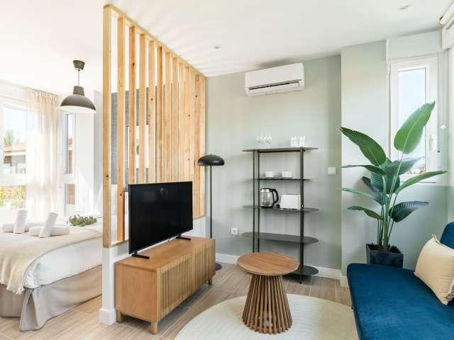 Estudio en alquiler en San Juan Bautista, Madrid