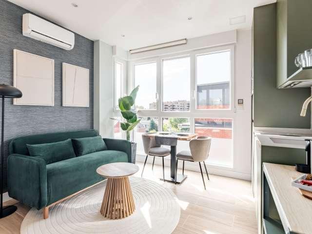 Estudio en alquiler en San Juan Bautista, Madrid
