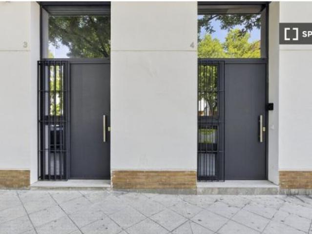 Estudio en alquiler en Triana, gastos incluidos, se admiten parejas