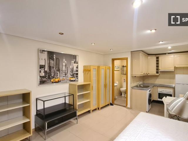 Estudio en alquiler en Universidad, Madrid