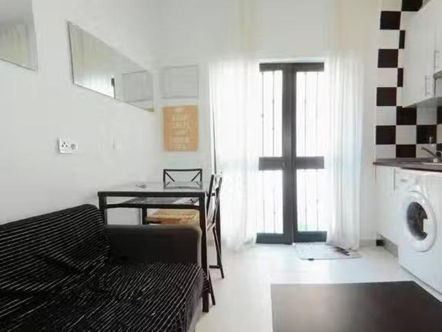 Estudio en Calle de Rodrigo Uhagón, Pradolongo