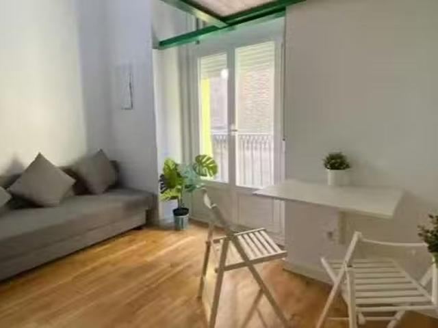Estudio en Calle del Oso, Embajadores