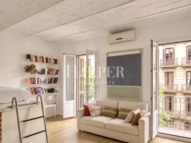 Estudio en Eixample con balcon