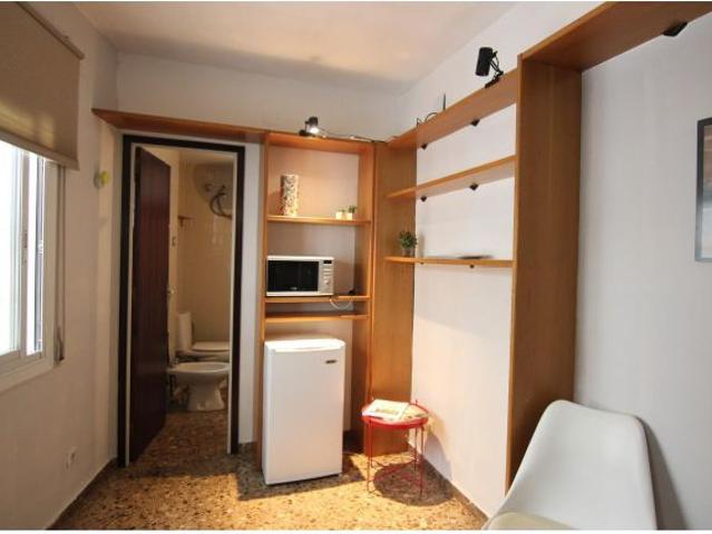 Estudio en les Corts cerca de Diagonal