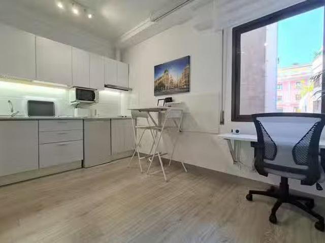 Estudio en Plaza de los Mostenses, Universidad
