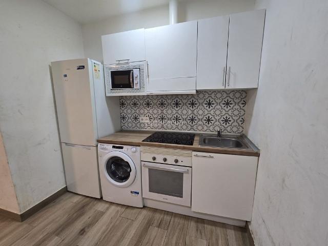 Estudio en venta en Madrid, Valdeacederas. Estudio en venta en Calle Mirto. Estudios.