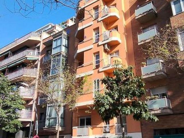 Estudio en venta en avenida De la Mare de Déu de Montserrat, Barcelona, de 67 m² por 215.000