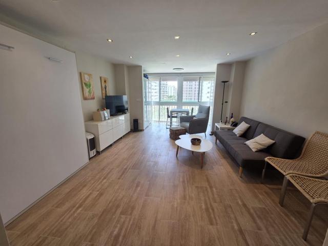 Estudio en venta en Alicante, PAU 5. Tu Estudio en PAU 5 Reformado, Luminoso, Amueblado y con Vistas Despejadas. Estudios.