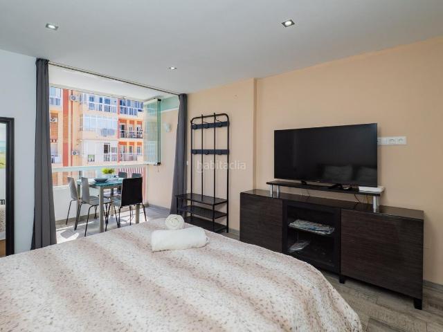 Estudio en venta en Benalmádena, Parque de la Paloma. Estudio reformado con espectaculares vistas al mar y licencia turística en una ubicación privilegiada de Benalmádena. Estudios.
