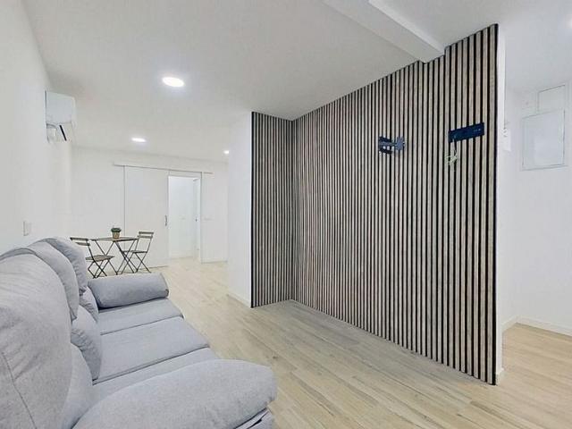 Estudio en venta en calle De Sigüenza, Barcelona, de 139 m² por 139.000