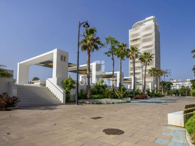 Estudio en venta en Estepona, Huerta Nueva. Descubre esta excelente oportunidad de inversión en el corazón de Estepona Puerto. Este estudio se encuentra ubicado en una de las. Estudios.