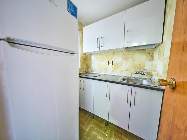 Estudio en venta en Granada, Camino de Ronda. Estudio en calle Arabial, junto HipercorGranada. Estudios.
