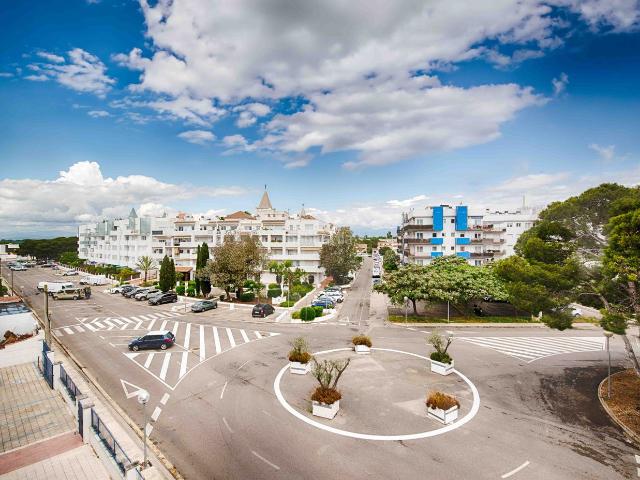 Estudio en venta en Roses, Santa Margarida Costa Brava. Estudio práctico con terraza en Port Joan ideal como apartamento vacacional en Roses Costa Brava. Estudios.