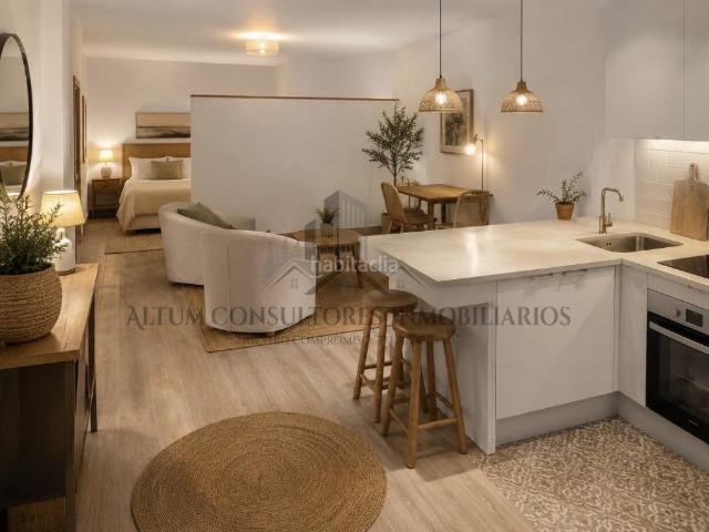 Estudio en venta en Sevilla, San Bartolomé. Apartamento en venta en pleno centro de Sevilla Ideal para vivir o invertir. Llámenos. Estudios.