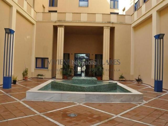 Estudio en venta en Sevilla, Parque Alcosa. Estudio acogedor en Sevilla Este con plaza de garaje, trastero y piscina!. Estudios.