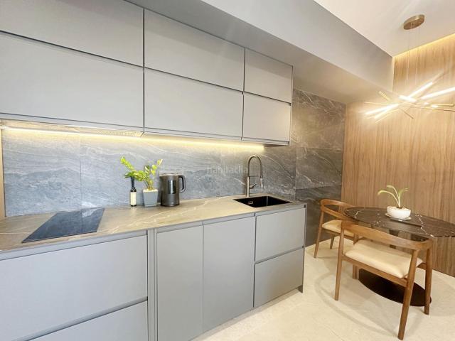 Apartamento en venta en Torrevieja, Avenida Habaneras Curva de Palangre. Apartamento tipo estudio reformado cerca de la playa. Apartamentos.