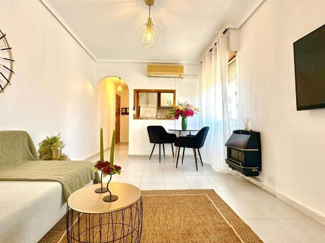 Estudio en venta en Torrevieja, Zona Carrefour Urbanizaciones. ? LA MEJOR OPORTUNIDAD DE LA SIESTA: TERRAZA, ASCENSOR Y MUCHO MÁS. Estudios.