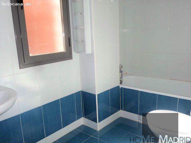 ESTUDIO HOME MADRID OFRECE vivienda de 80m2, en edificio del año 2009, en Urbanización cerrada Las T