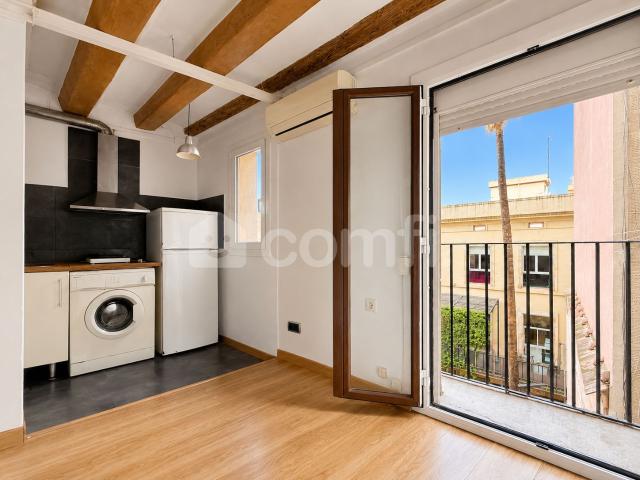 Estudio luminoso en el corazón del Born – Sant Pere Mitjà, Barcelona