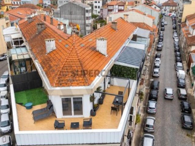 Estúdio Penthouse renovado com terraço privativo, junto à Boavista e à Casa da Música