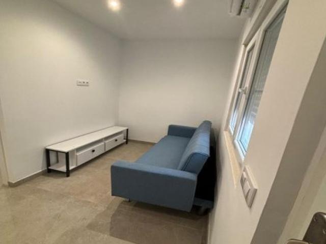 Estudio reformado con habitación independiente junto a la playa de Cala Major. Diseño moderno, ampli