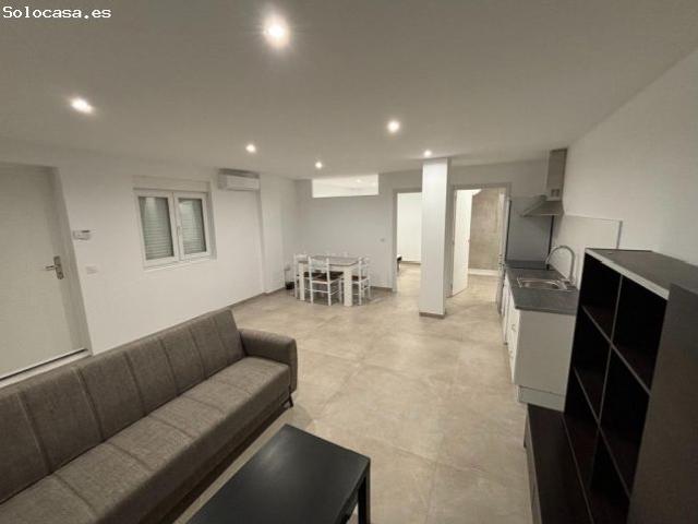 Estudio reformado con habitación independiente junto a la playa de Cala Major. Diseño moderno, ampli