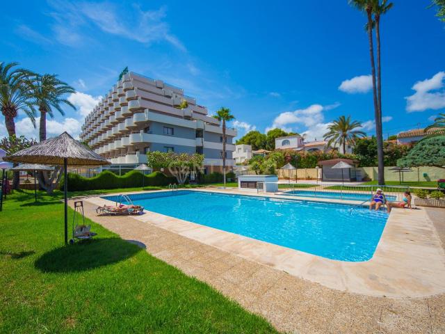 Estudio reformado con vistas al mar, piscina comunitaria y plaza de parking en Calpe