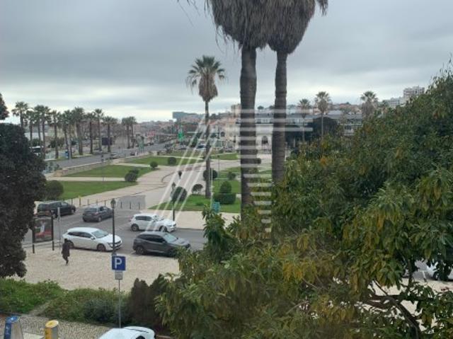 Estúdio renovado nas Arcadas do Estoril é vendido com todos os equipamentos e decoração. Excelente oportunidade de investimento