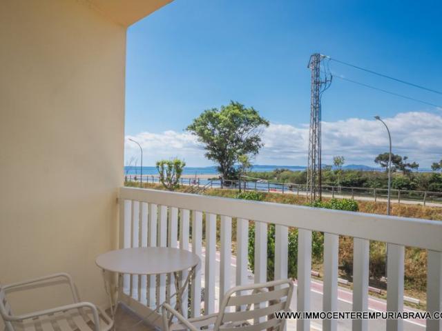 Estudio tipo cabina frente al mar m² Empuriabrava
