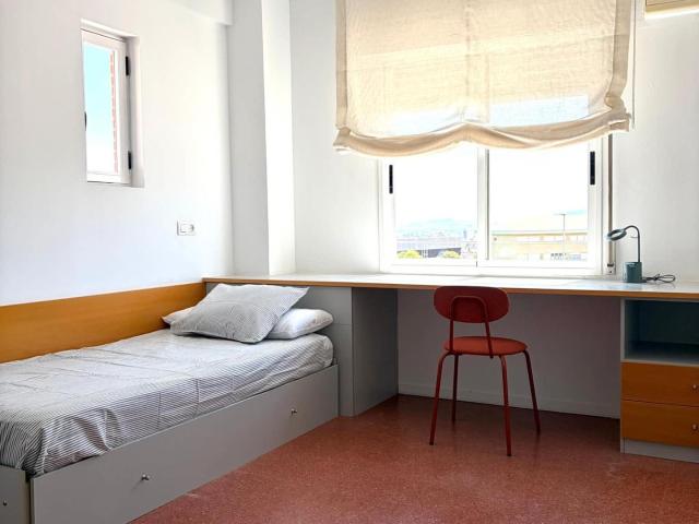 Estudio tipo loft junto a Universidad de Murcia con baño y cocina individual
