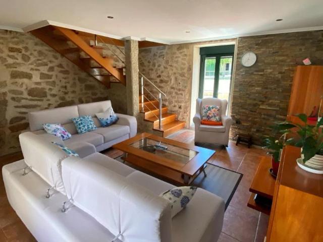 ESTUPENDO CHALET EN COLES CON FINCA, CENADOR CERRADO, GARAJE Y BODEGA